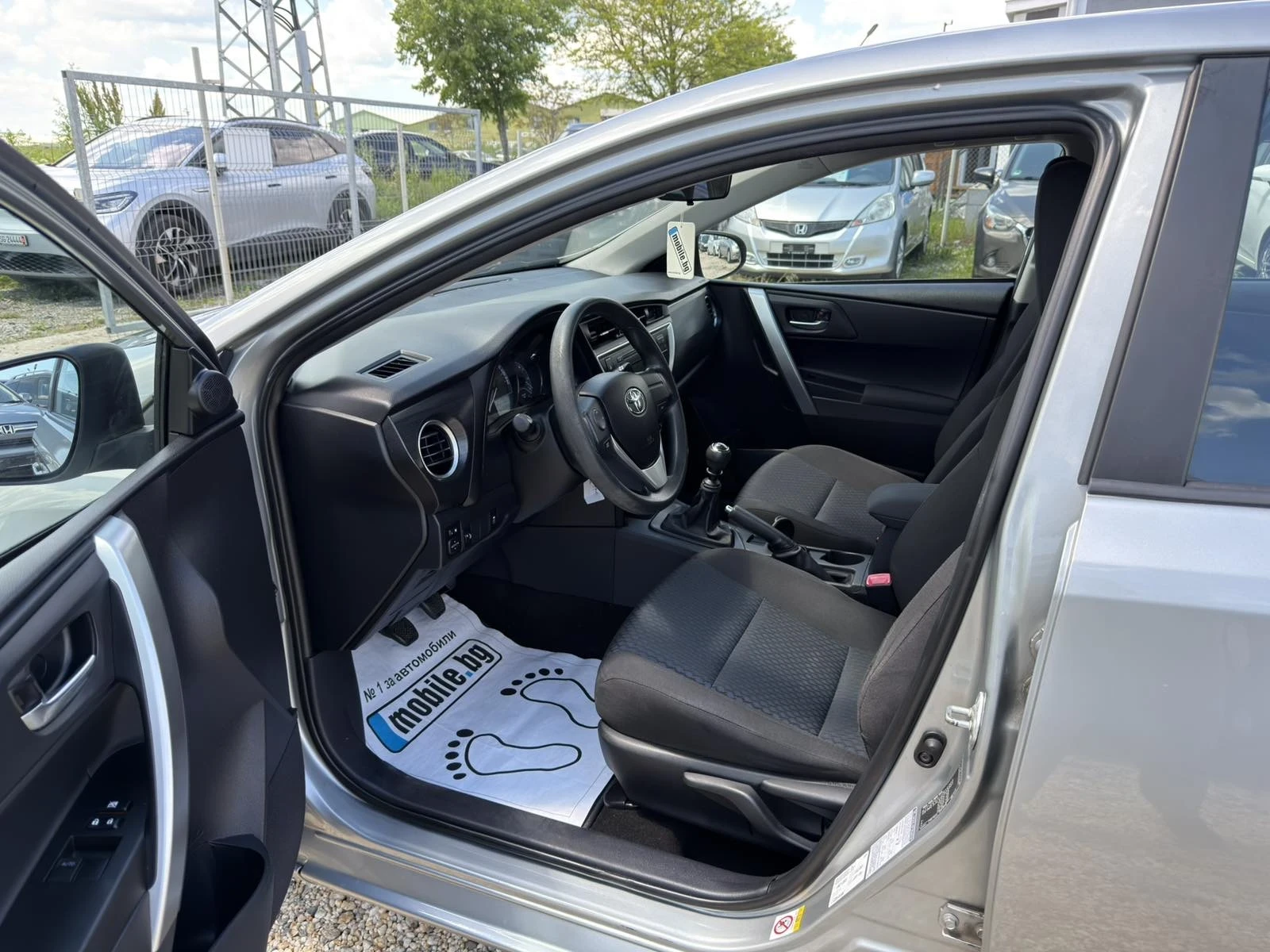 Toyota Auris 1.6i Swiss, снимка 9 - Автомобили и джипове - 54596197