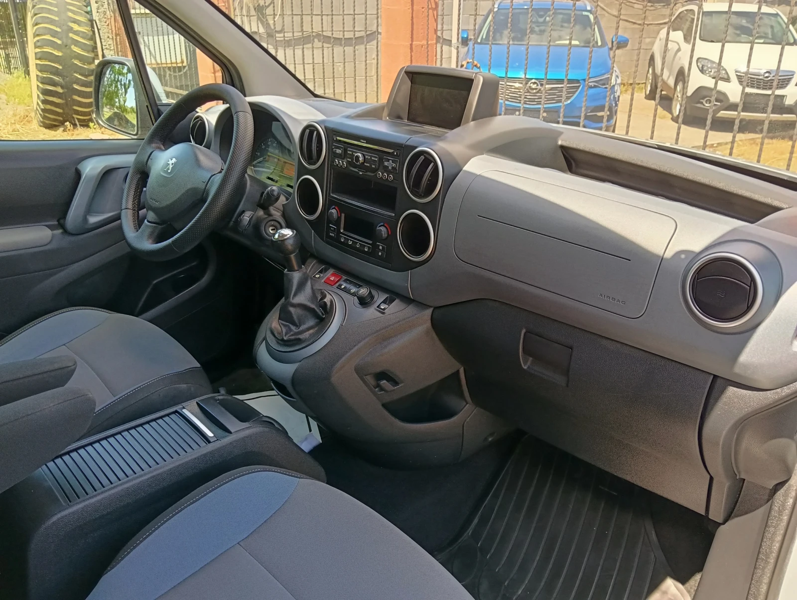 Peugeot Partner 1.6 HDI 92к.с., снимка 11 - Автомобили и джипове - 54721138