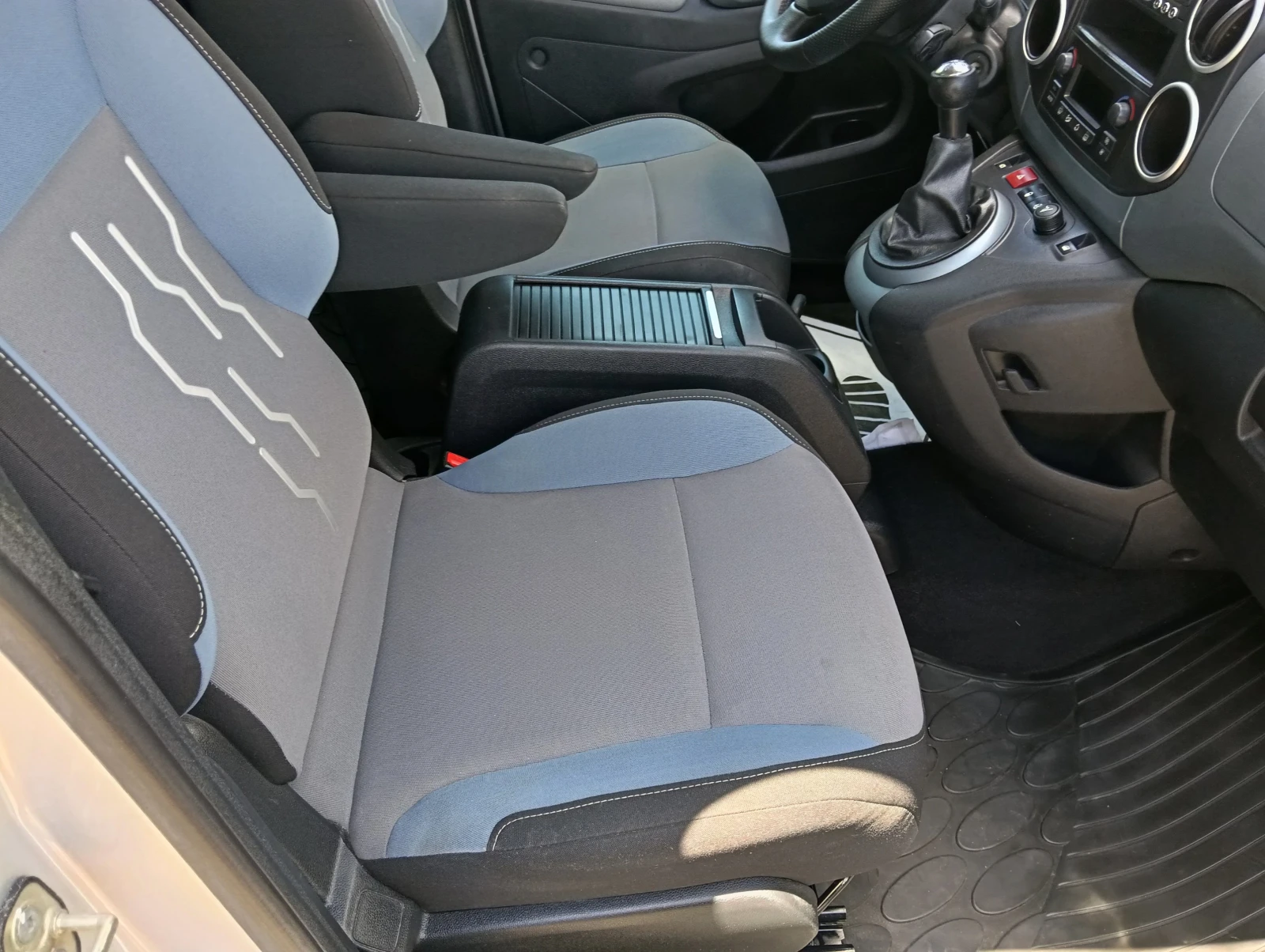 Peugeot Partner 1.6 HDI 92к.с., снимка 10 - Автомобили и джипове - 54721138