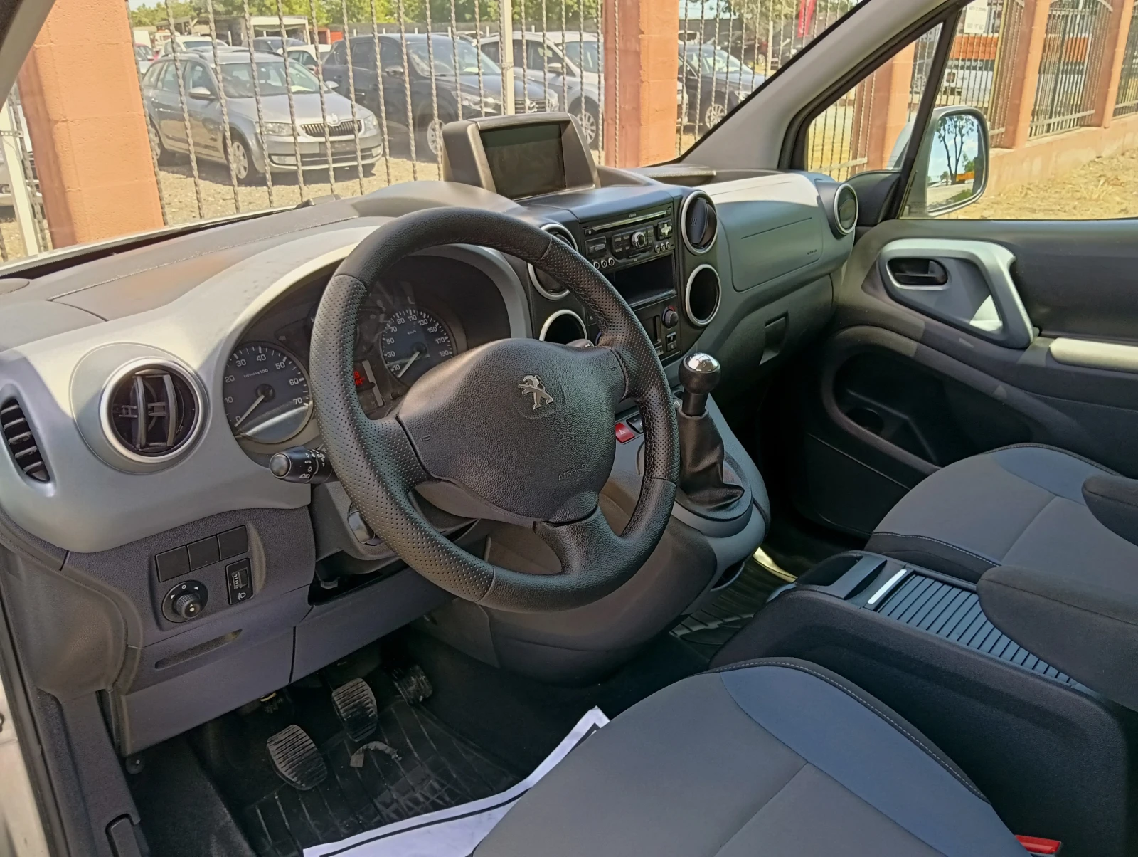 Peugeot Partner 1.6 HDI 92к.с., снимка 8 - Автомобили и джипове - 54721138