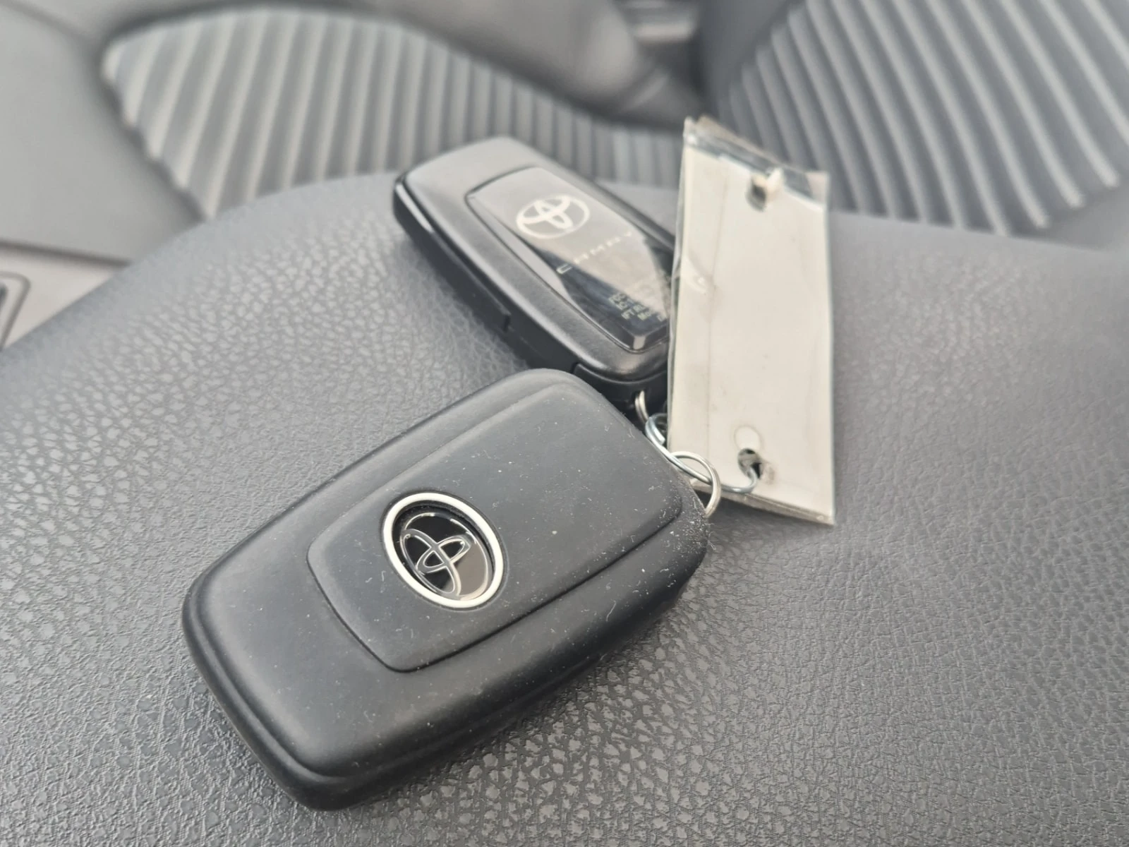 Toyota Camry * SE * АВТОКРЕДИТ БЕЗ ПЪРВОНАЧАЛНА ВНОСКА* , снимка 8 - Автомобили и джипове - 55929201