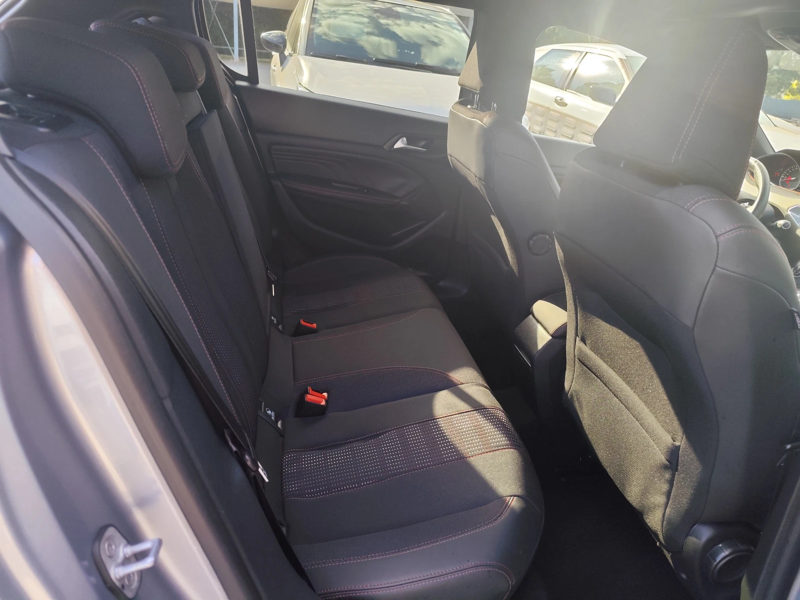 Peugeot 308 1.2T* GT-LINE* LED* NAVI* CAMERA* 80000km!* , снимка 11 - Автомобили и джипове - 55947579