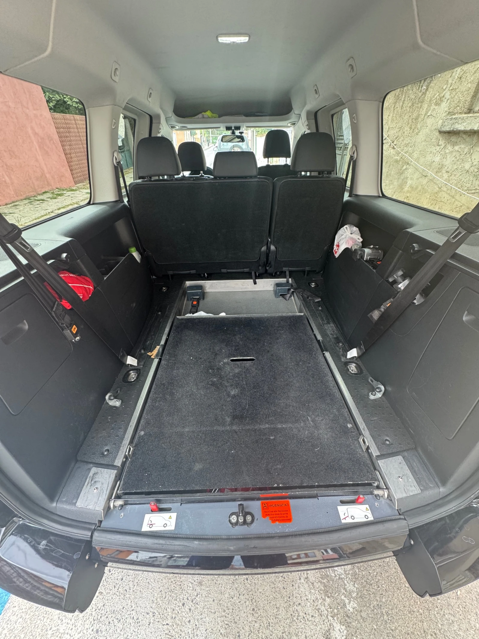 VW Caddy Maxi, снимка 9 - Автомобили и джипове - 55980034