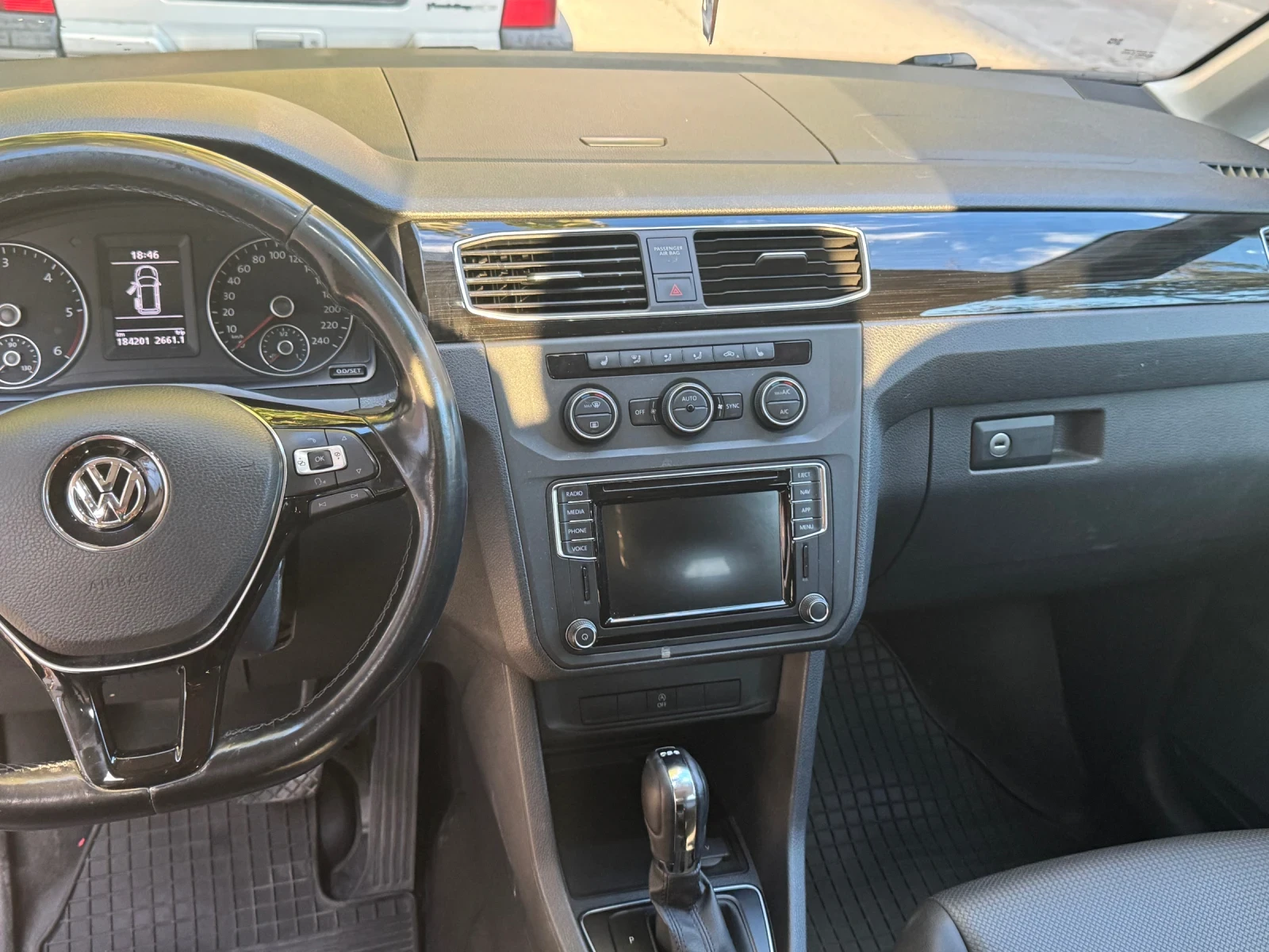 VW Caddy Maxi, снимка 11 - Автомобили и джипове - 55980034