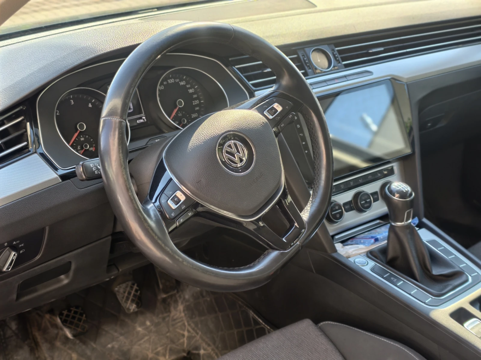 VW Passat full/LED/360 camera/, снимка 8 - Автомобили и джипове - 56403640