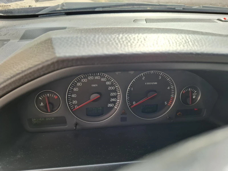 Volvo Xc90 2.4, снимка 9 - Автомобили и джипове - 51915466