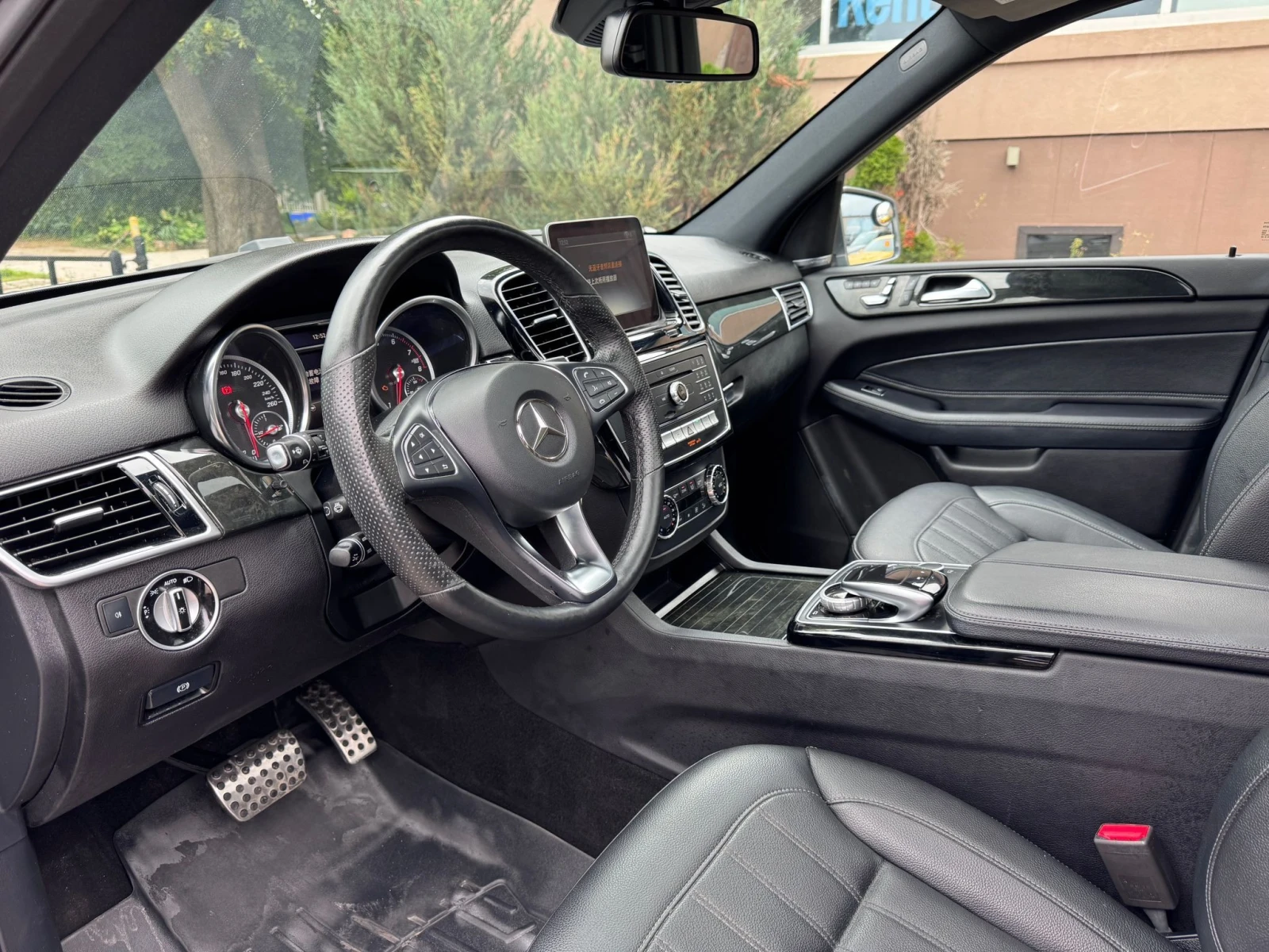 Mercedes-Benz GLE 400 4MATIC * PANO * AMG-Line * MEMORY * KEYLESS * BENZ - изображение 8