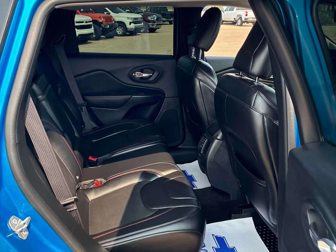 Jeep Cherokee * Trailhawk * АВТОКРЕДИТ БЕЗ ПЪРВОНАЧАЛНА ВНОСКА* , снимка 15 - Автомобили и джипове - 55394729