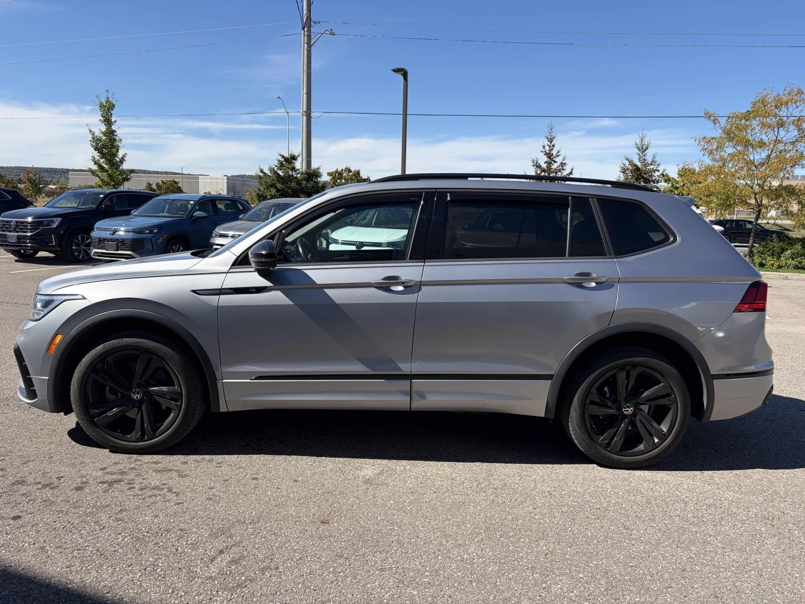 VW Tiguan  Comfortline R-Line Black Edition* Pano* Back cam, снимка 4 - Автомобили и джипове - 56270423