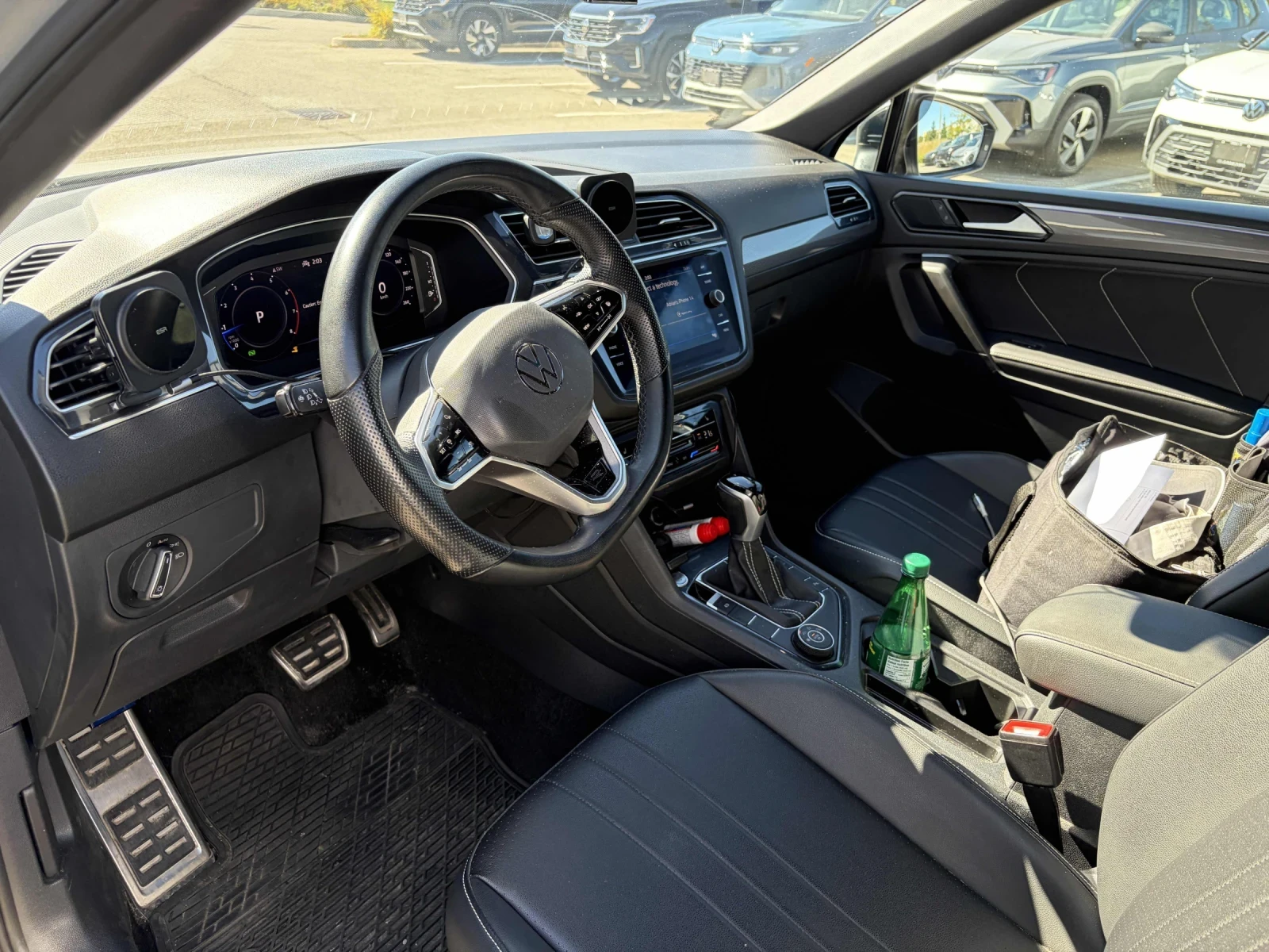 VW Tiguan  Comfortline R-Line Black Edition* Pano* Back cam, снимка 8 - Автомобили и джипове - 56270423