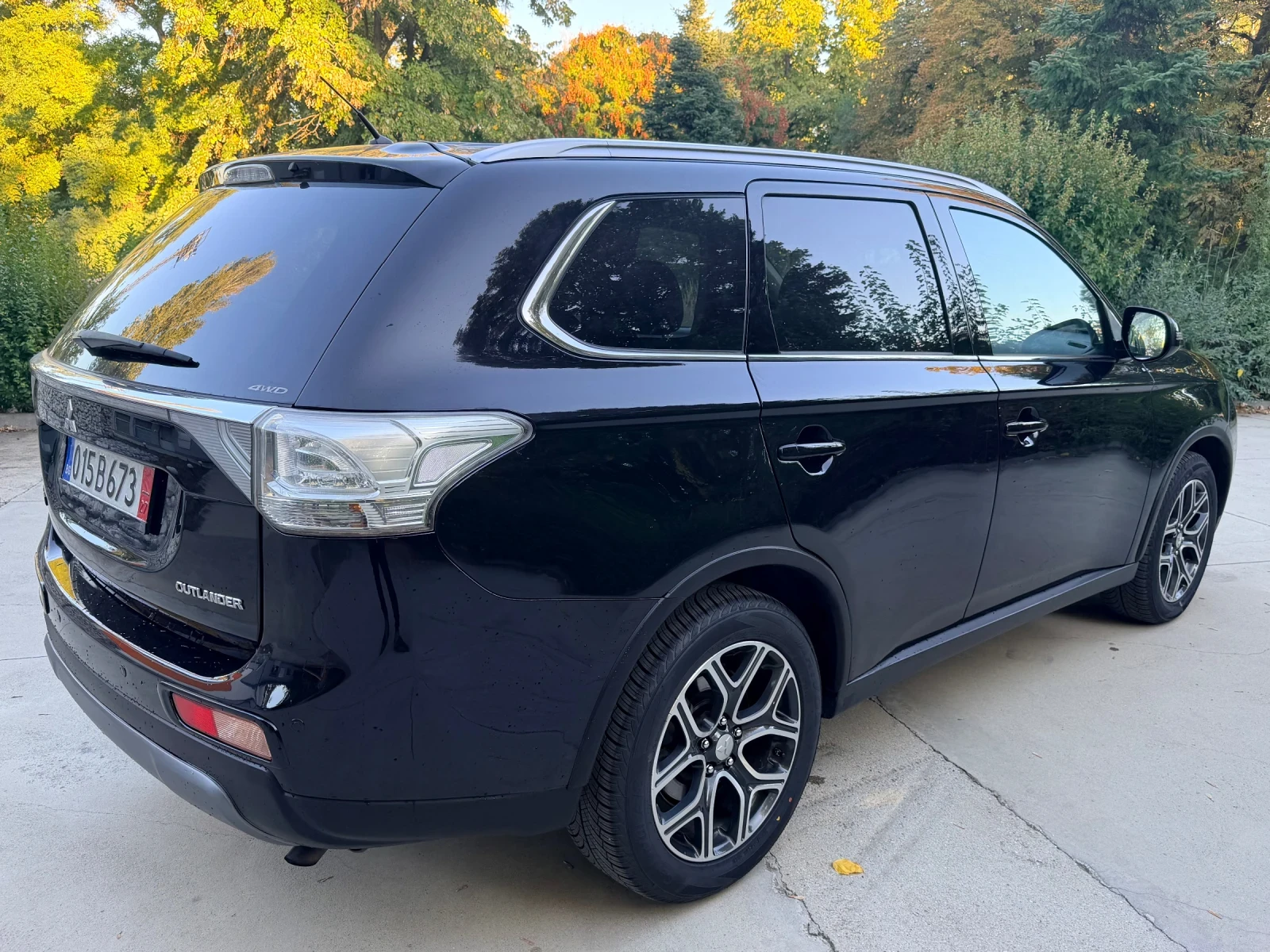 Mitsubishi Outlander 2.2DI-D-4WD, снимка 6 - Автомобили и джипове - 56586741