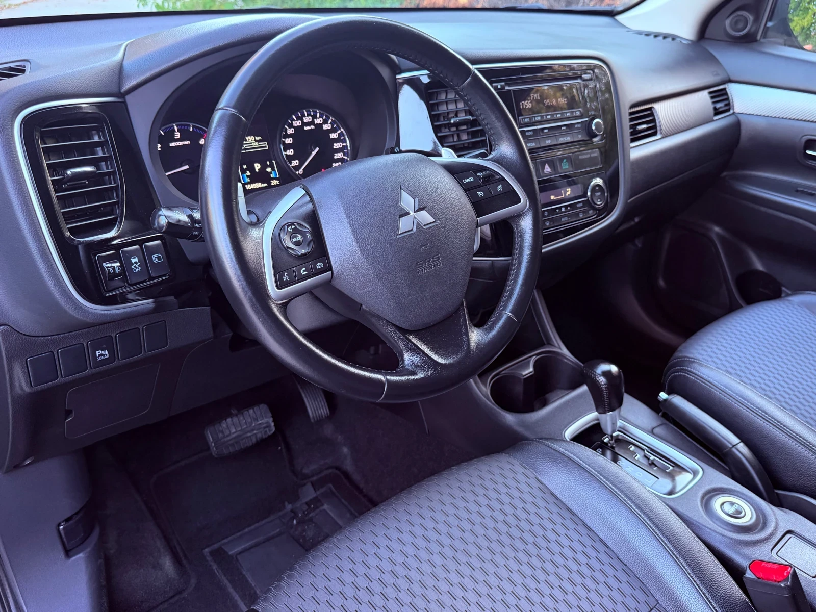 Mitsubishi Outlander 2.2DI-D-4WD, снимка 9 - Автомобили и джипове - 56586741