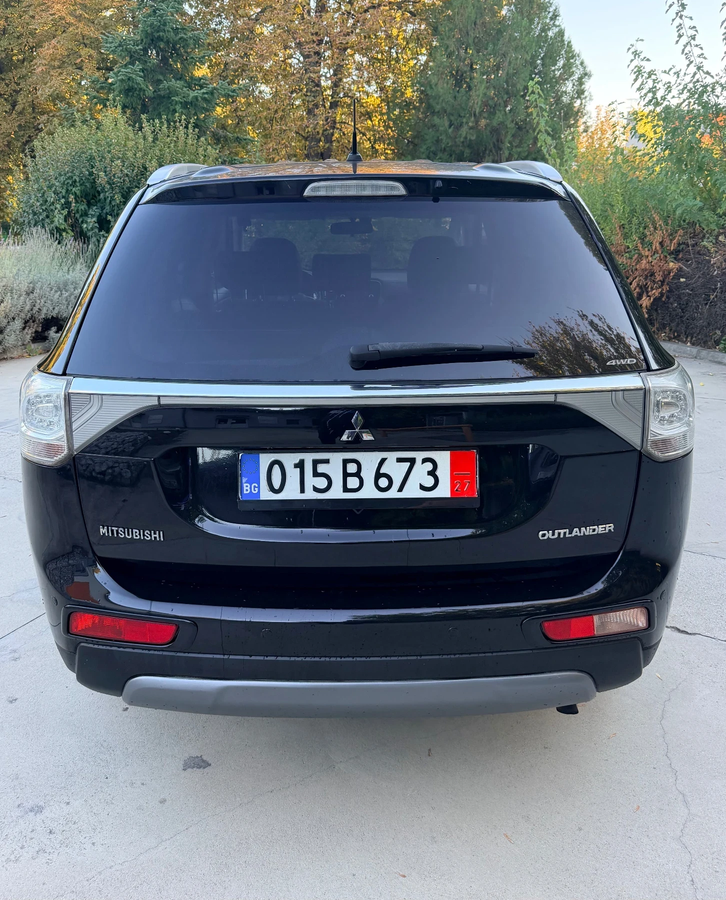 Mitsubishi Outlander 2.2DI-D-4WD, снимка 4 - Автомобили и джипове - 56586741