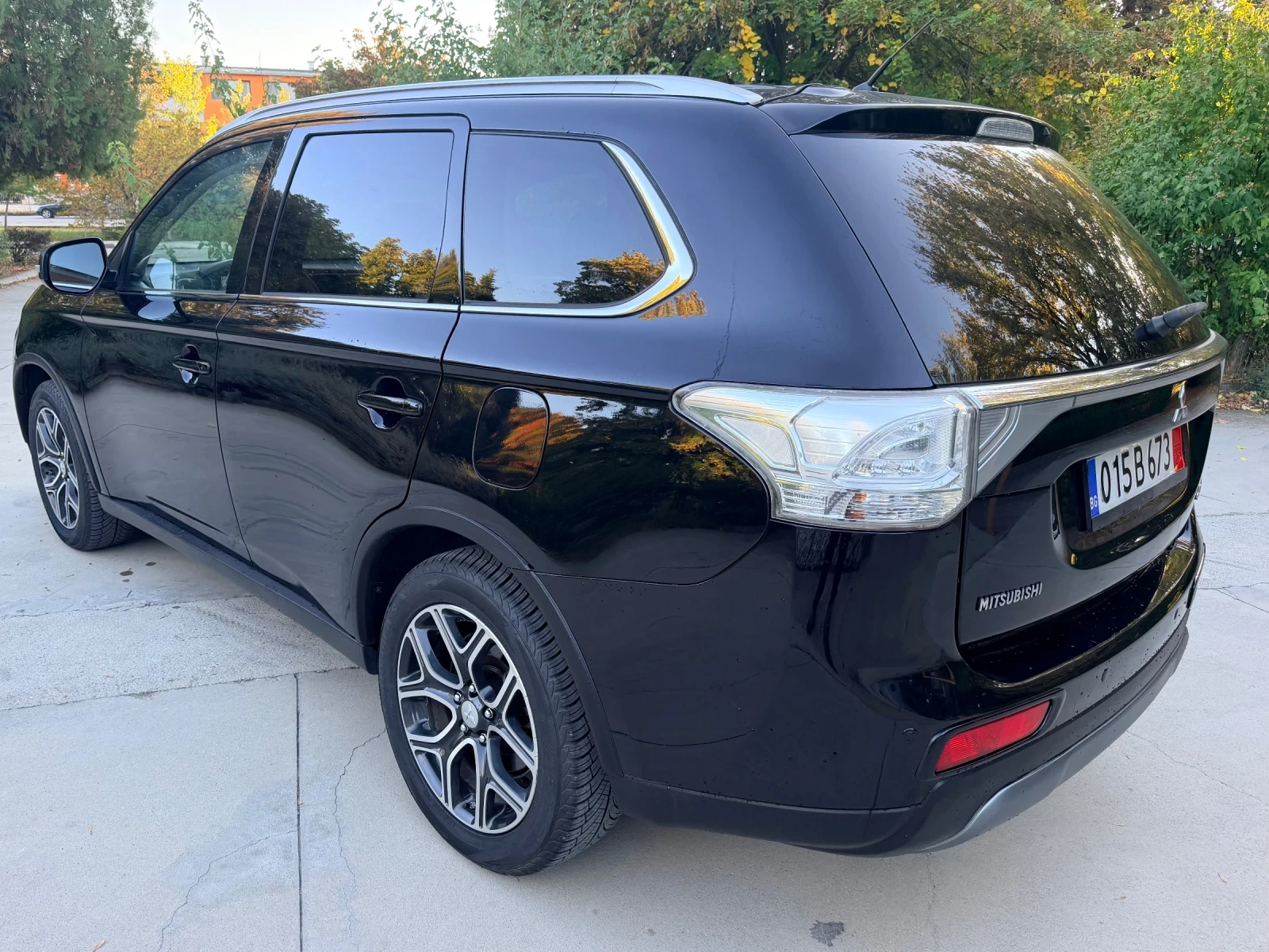 Mitsubishi Outlander 2.2DI-D-4WD, снимка 8 - Автомобили и джипове - 56586741