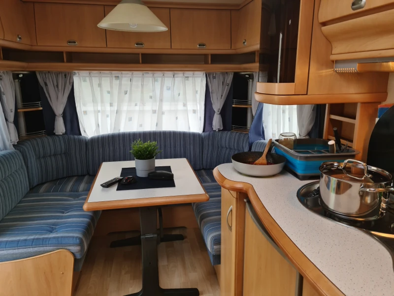 Каравана Hobby De Luxe Easy 540, снимка 8 - Каравани и кемпери - 53418884