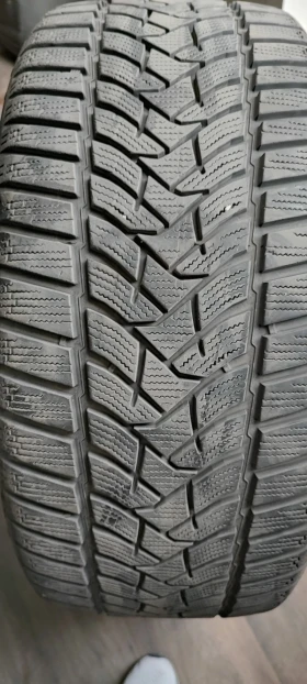 Гуми Зимни 245/40R19, снимка 2 - Гуми и джанти - 47566961