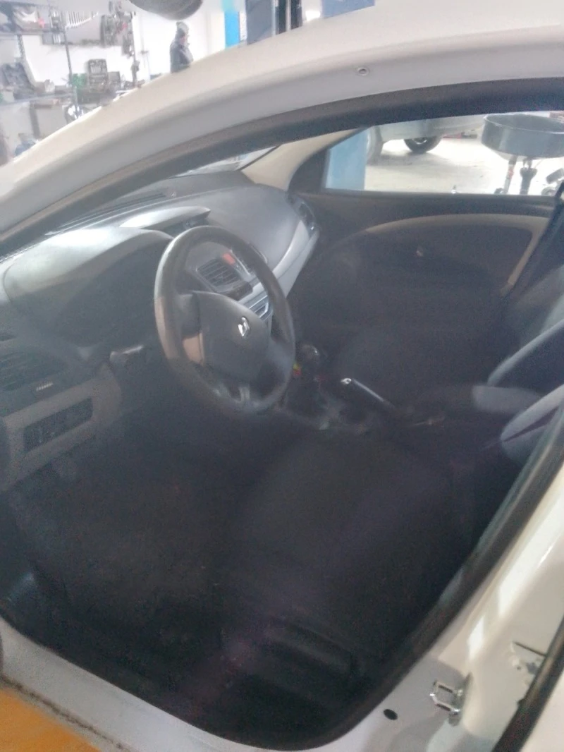 Renault Megane, снимка 2 - Автомобили и джипове - 47018478