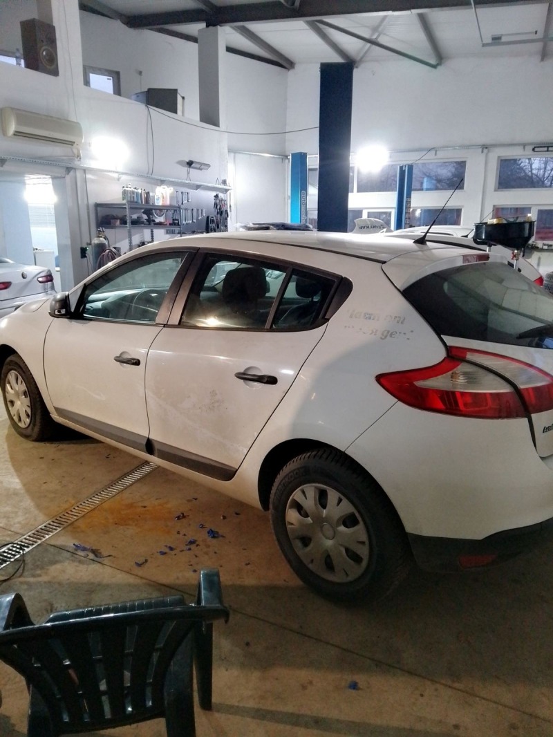 Renault Megane, снимка 3 - Автомобили и джипове - 46096687