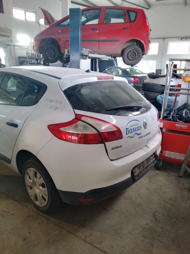 Renault Megane, снимка 1 - Автомобили и джипове - 47018478