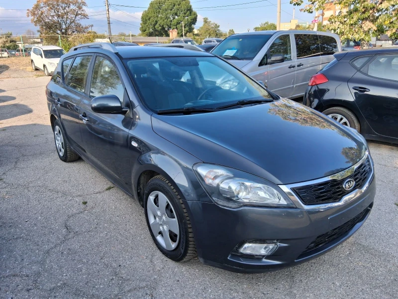 Kia Ceed 1.6 като нова , снимка 2 - Автомобили и джипове - 52659205