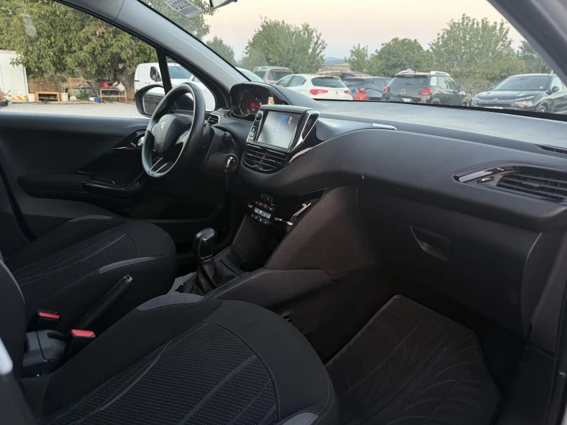Peugeot 208 1.6 eHDi, снимка 13 - Автомобили и джипове - 51668140