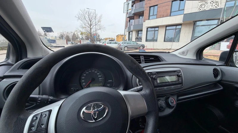 Toyota Yaris, снимка 11 - Автомобили и джипове - 52638036