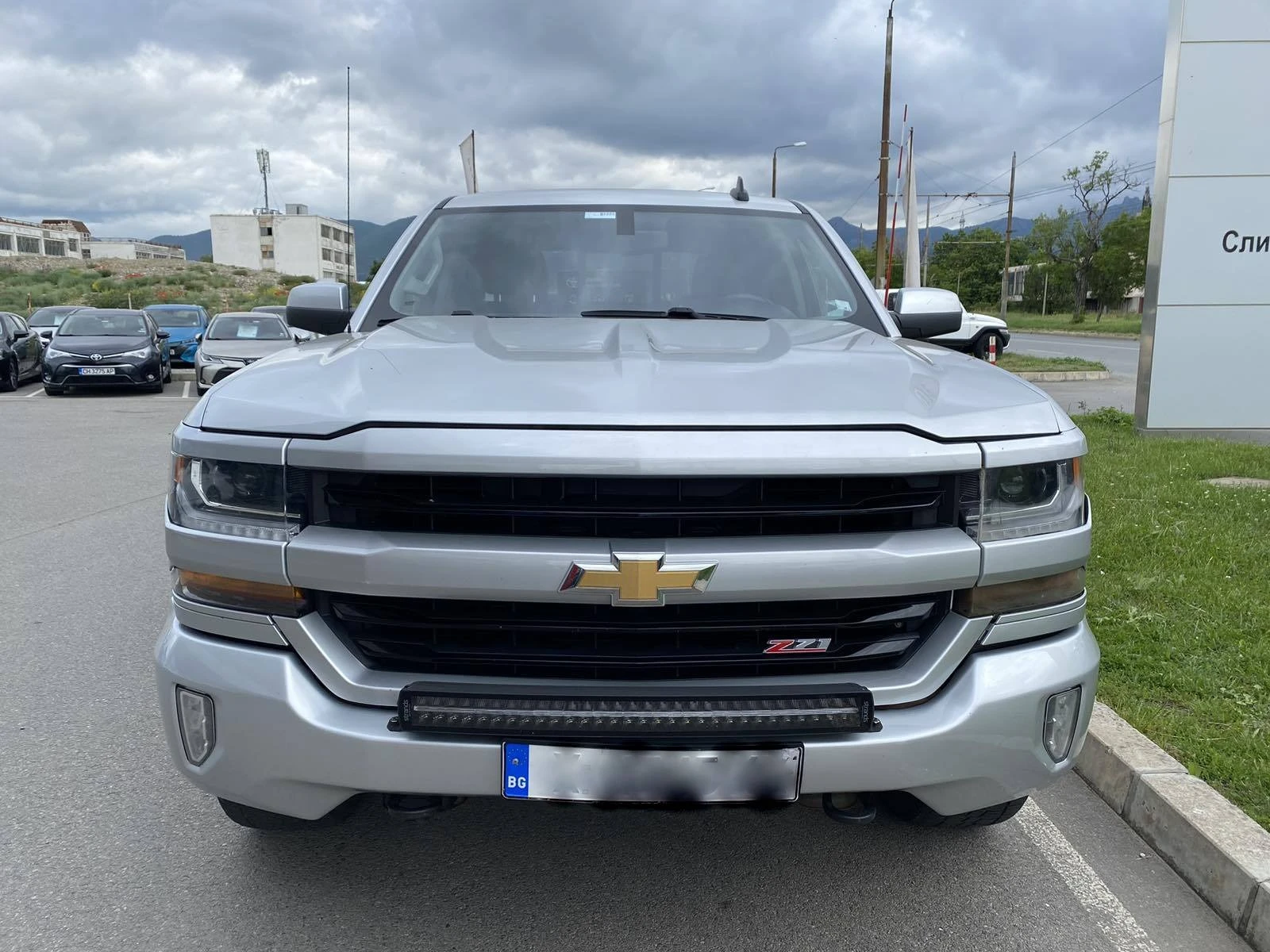 Chevrolet Silverado 1500 5.3 V8 4WD Automatic - изображение 2