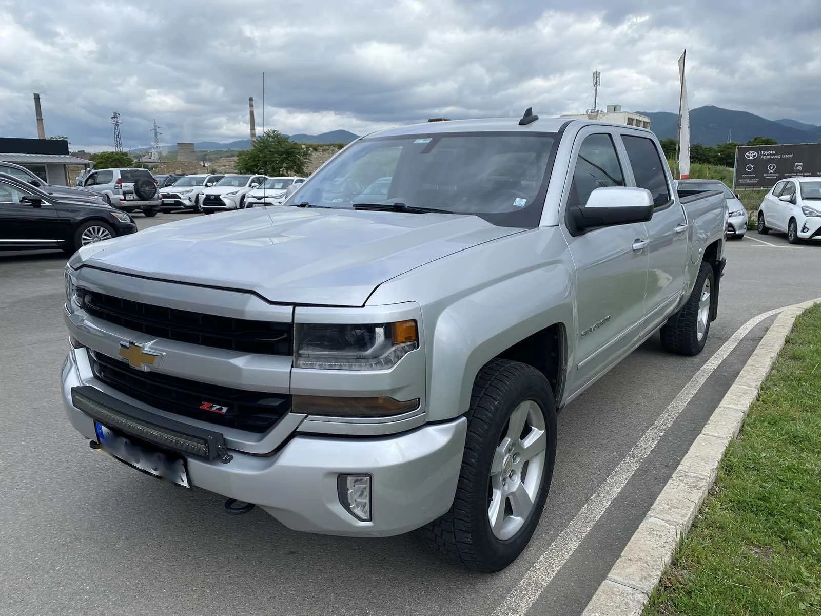 Chevrolet Silverado 1500 5.3 V8 4WD Automatic - изображение 3