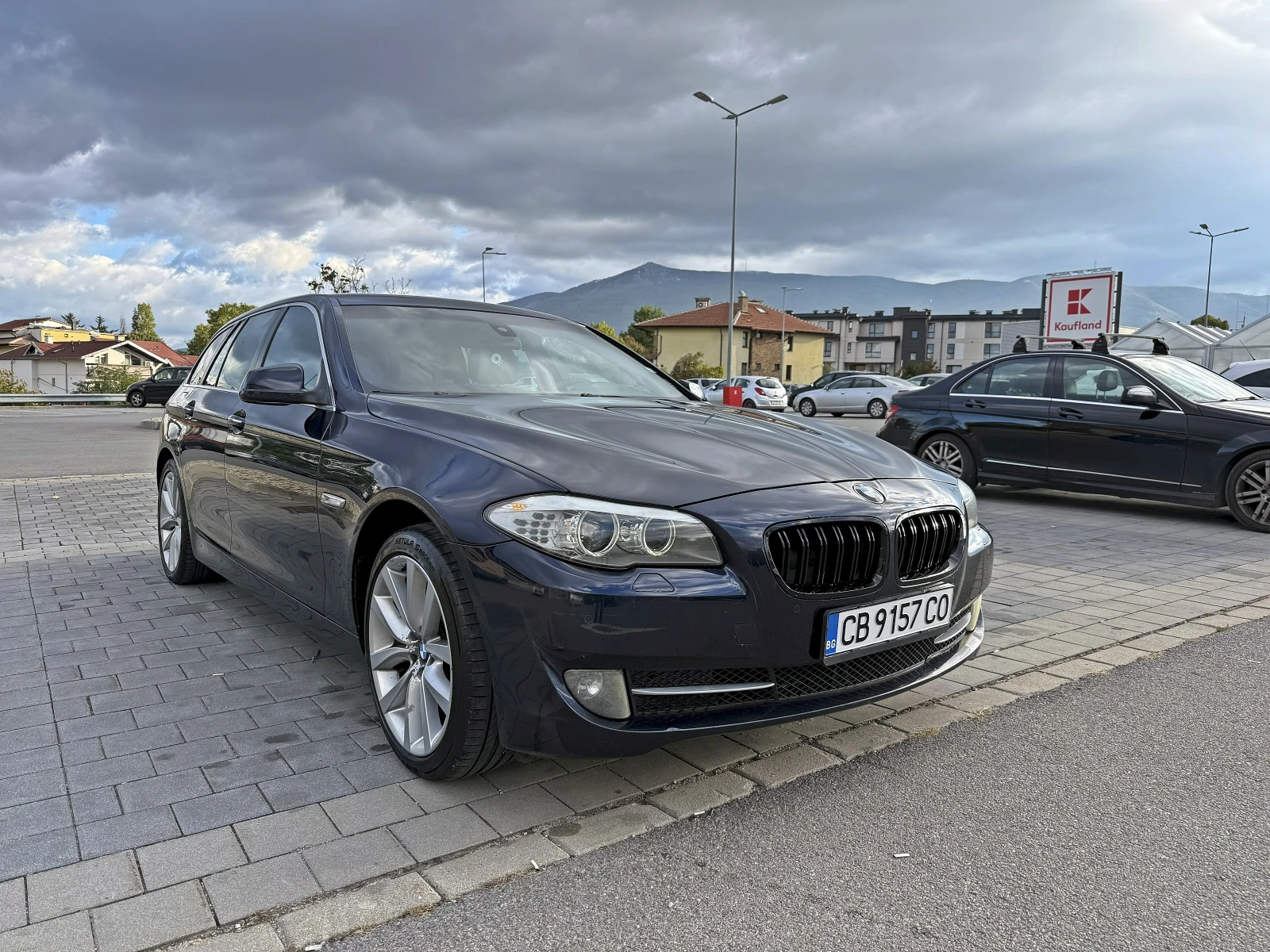 BMW 520 d НОВИ ВЕРИГИ * BI-XENON * КОЖА * ТЕГЛИЧ  - изображение 2