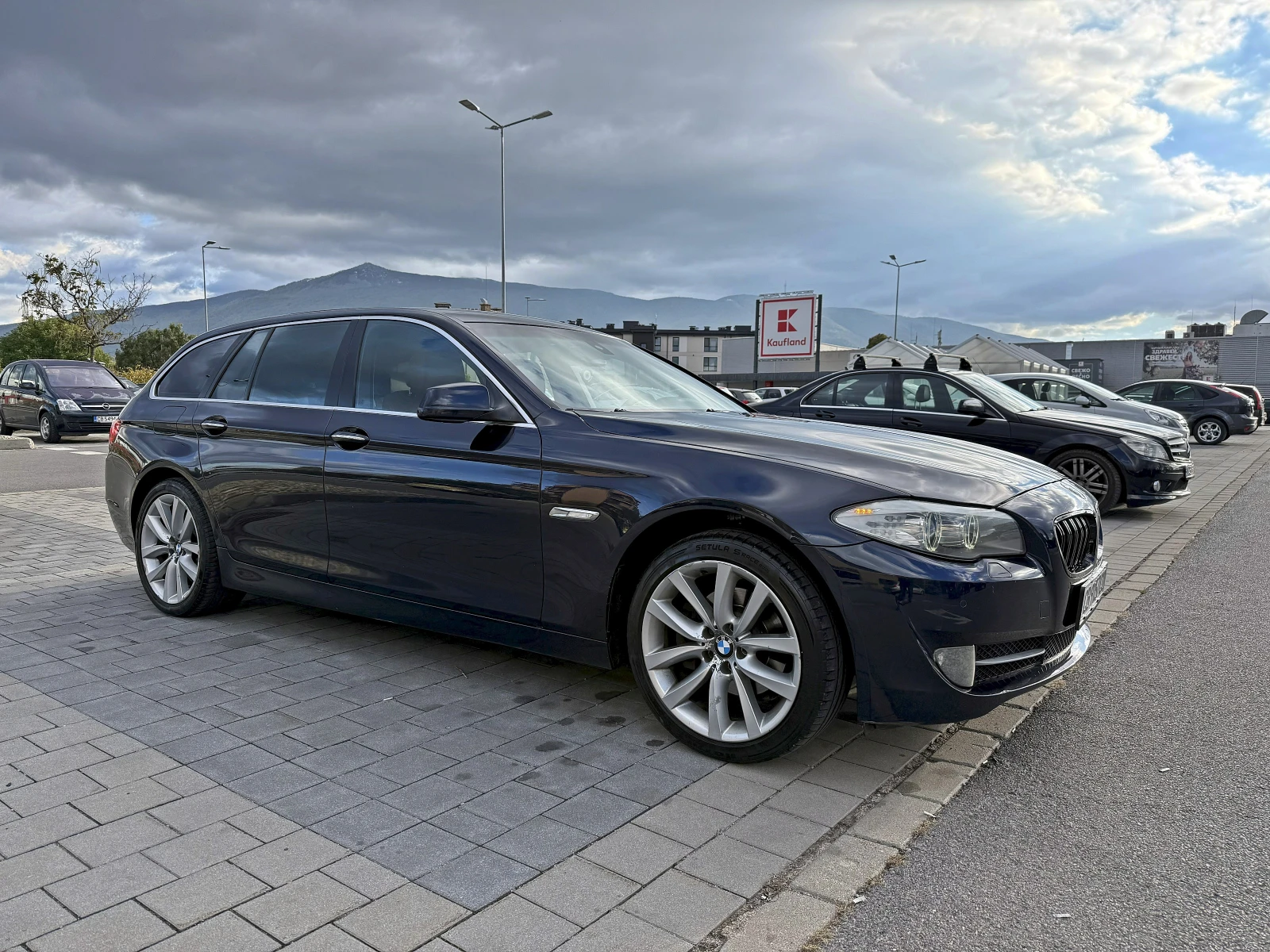 BMW 520 d НОВИ ВЕРИГИ * BI-XENON * КОЖА * ТЕГЛИЧ  - изображение 3