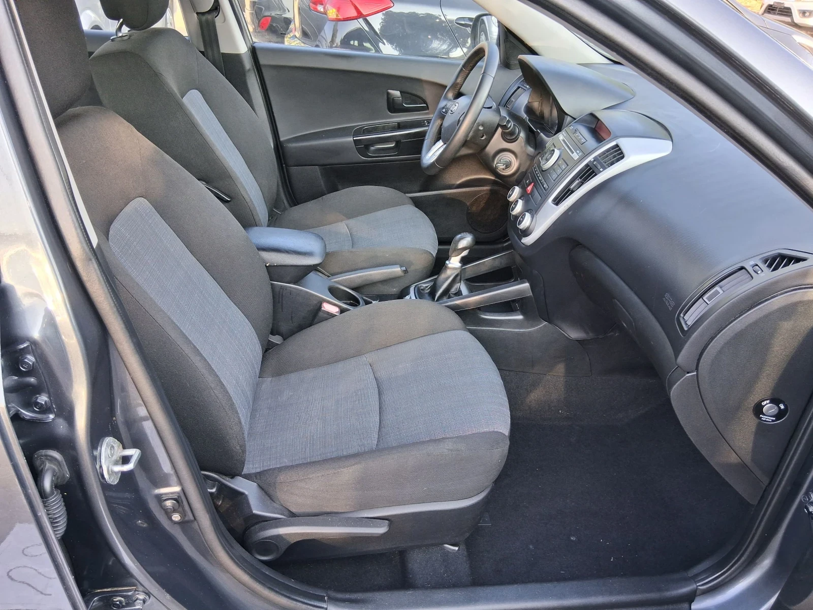 Kia Ceed 1.6 като нова  | Mobile.bg — изображение 11