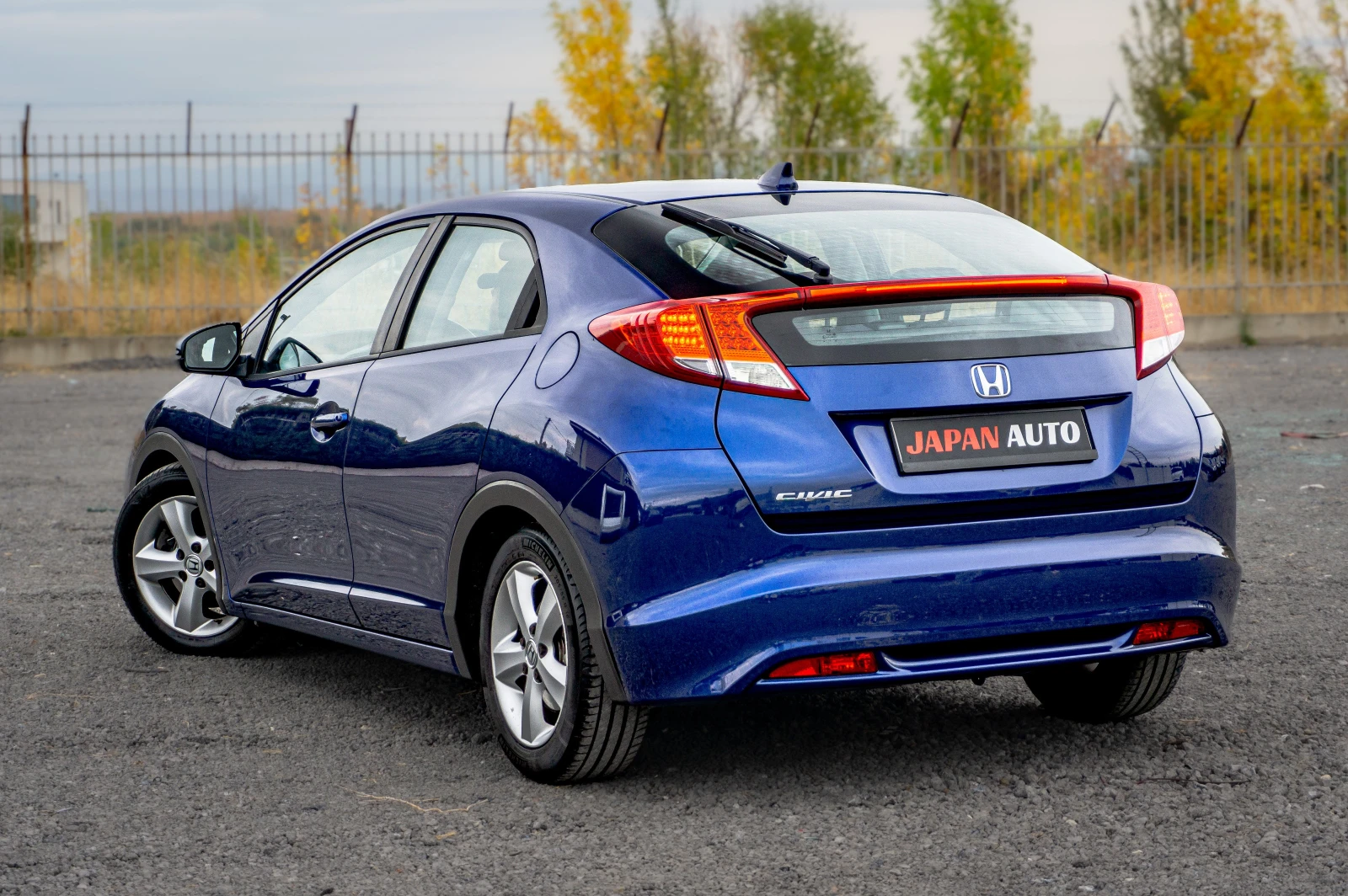 Honda Civic 1.8 i-VTEC Автоматик | С ГАРАНЦИЯ!!! - изображение 6