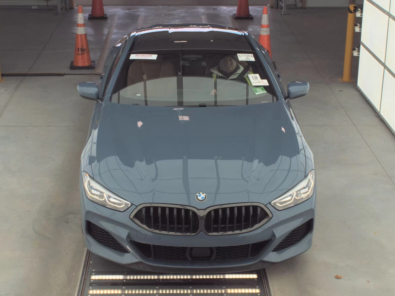 BMW 850 COUPE* XDRIVE* BOWERS&WILKINS* OBDUH* CARBON*  | Mobile.bg — изображение 2