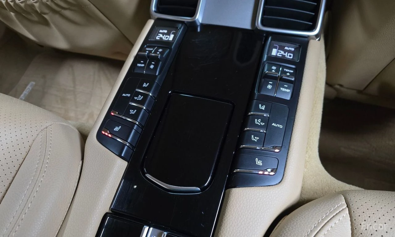 Porsche Panamera 4* 3.6* BOSE* ПОДГРЕВ* 360 КАМЕРИ* КЕЙЛЕС, снимка 16 - Автомобили и джипове - 55013733