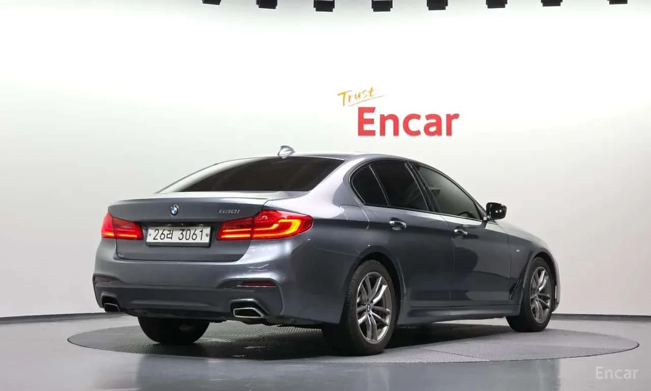 BMW 530 * 530i M Sport Package Plus * CARFAX * ЦЕНА ДО БГ, снимка 2 - Автомобили и джипове - 55558806