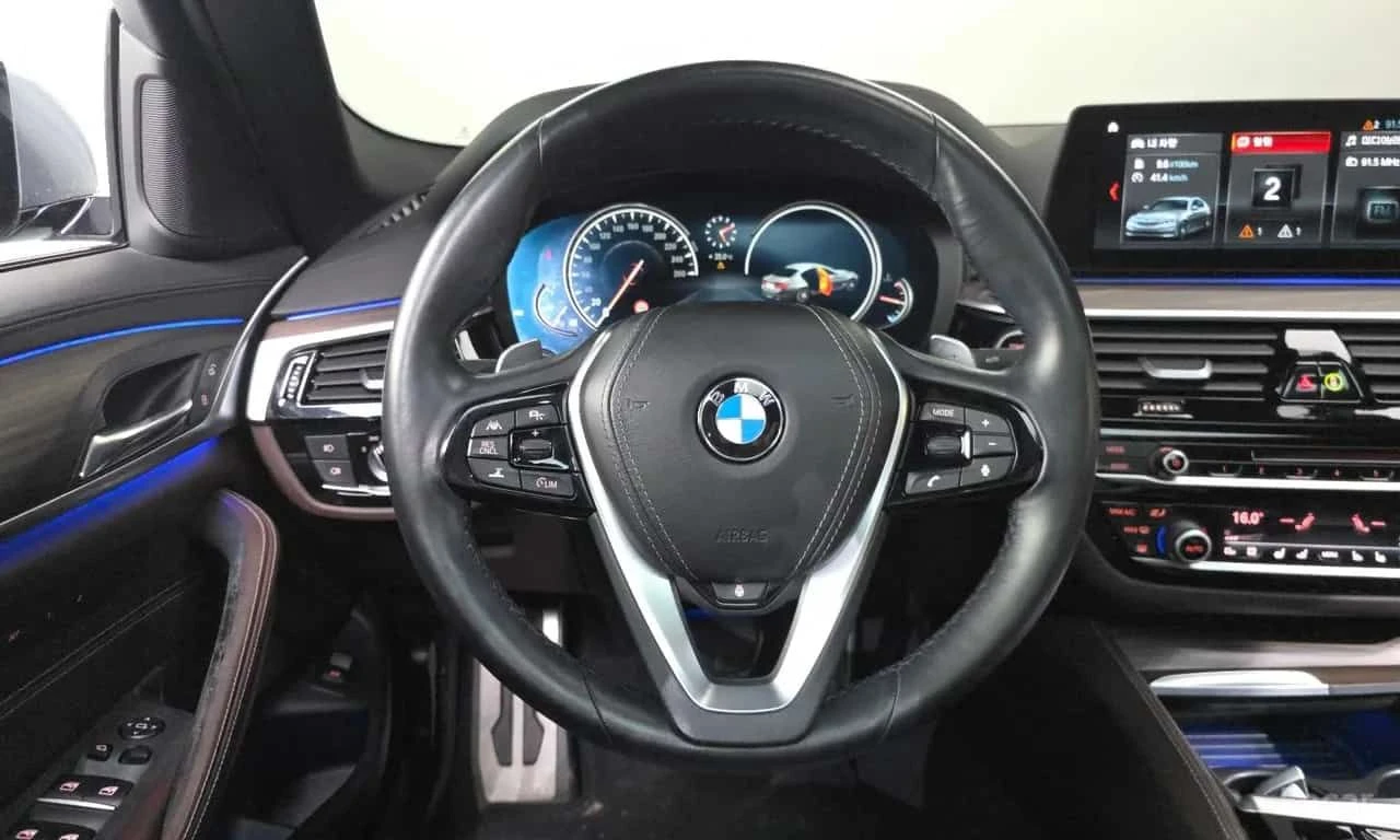 BMW 530 * 530i M Sport Package Plus * CARFAX * ЦЕНА ДО БГ, снимка 8 - Автомобили и джипове - 55558806