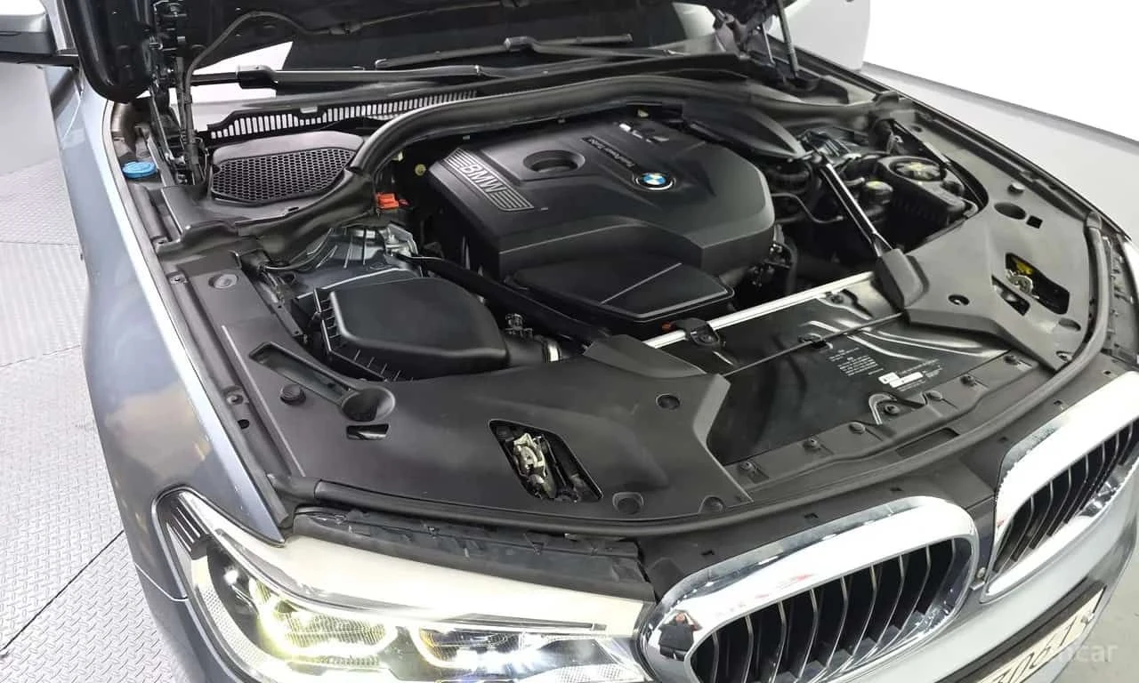 BMW 530 * 530i M Sport Package Plus * CARFAX * ЦЕНА ДО БГ, снимка 17 - Автомобили и джипове - 55558806