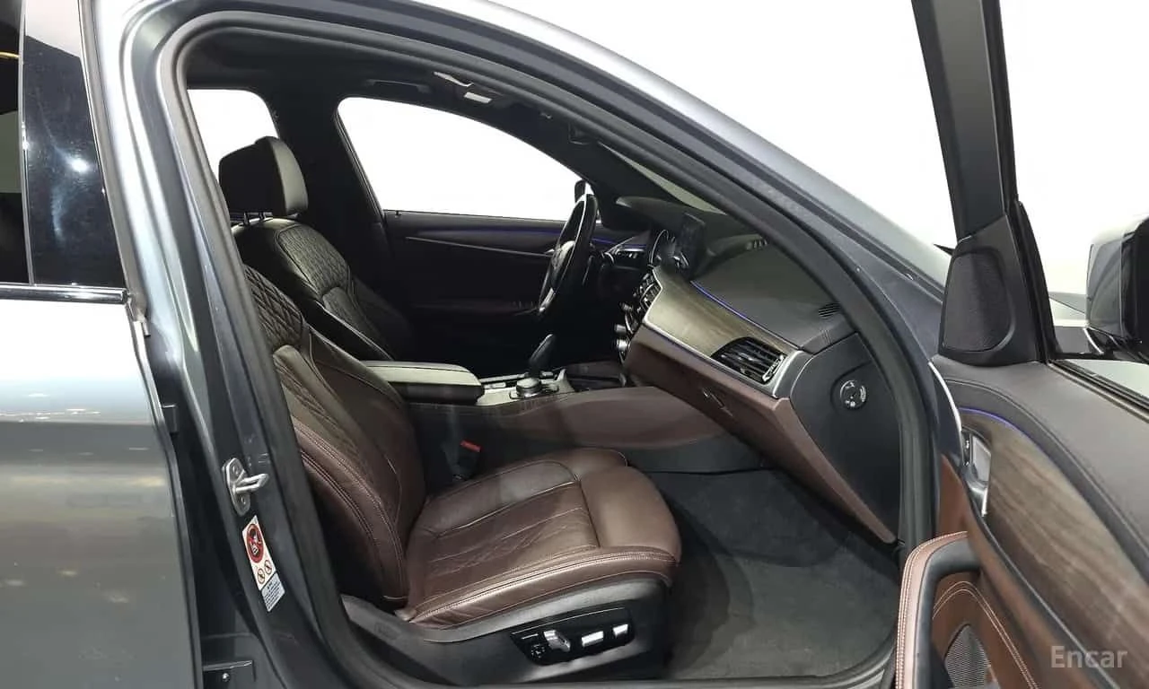 BMW 530 * 530i M Sport Package Plus * CARFAX * ЦЕНА ДО БГ, снимка 5 - Автомобили и джипове - 55558806