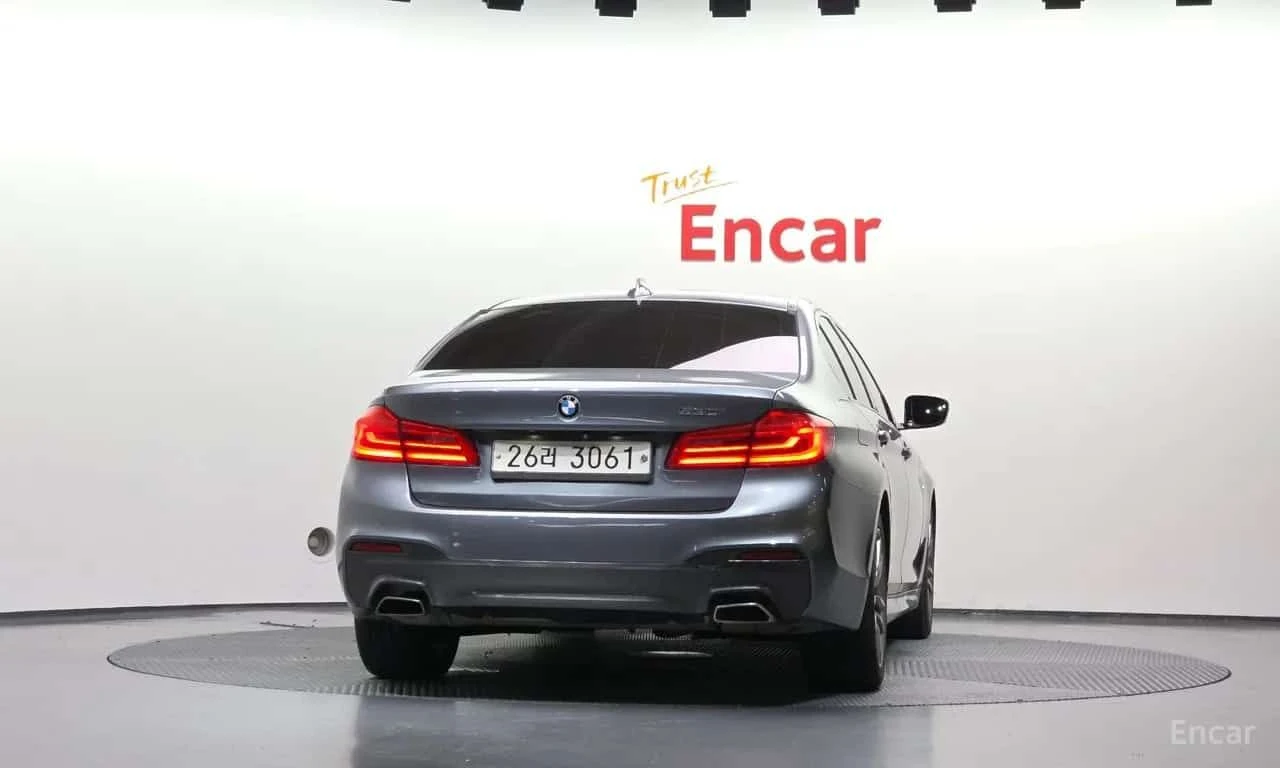 BMW 530 * 530i M Sport Package Plus * CARFAX * ЦЕНА ДО БГ, снимка 4 - Автомобили и джипове - 55558806