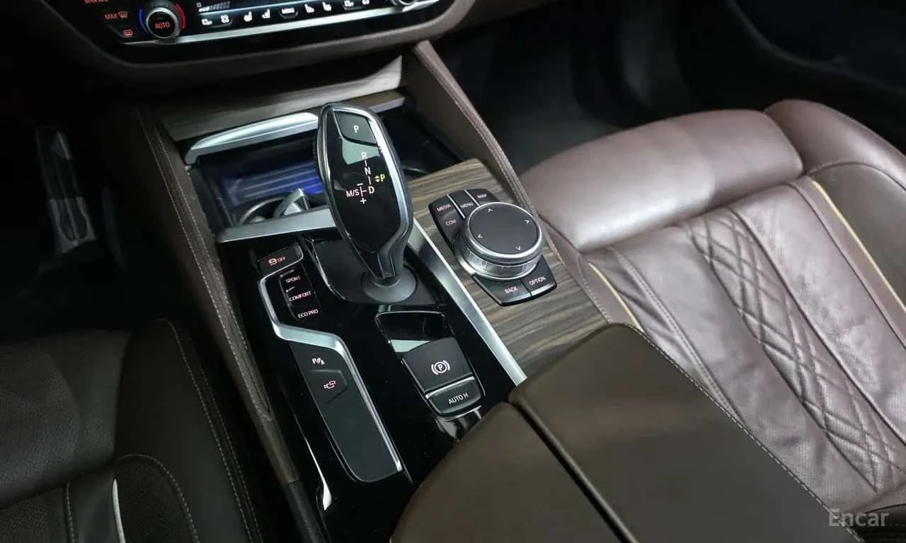 BMW 530 * 530i M Sport Package Plus * CARFAX * ЦЕНА ДО БГ, снимка 10 - Автомобили и джипове - 55558806