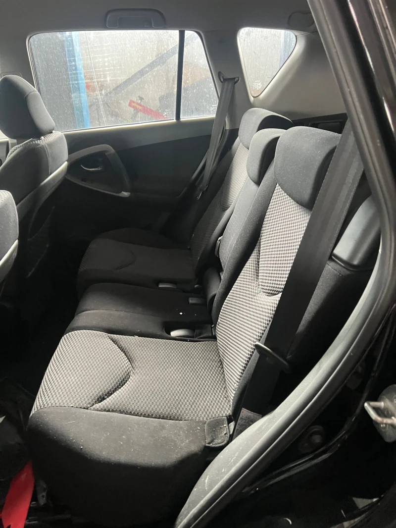 Toyota Rav4 2.2D4D, снимка 7 - Автомобили и джипове - 51670591