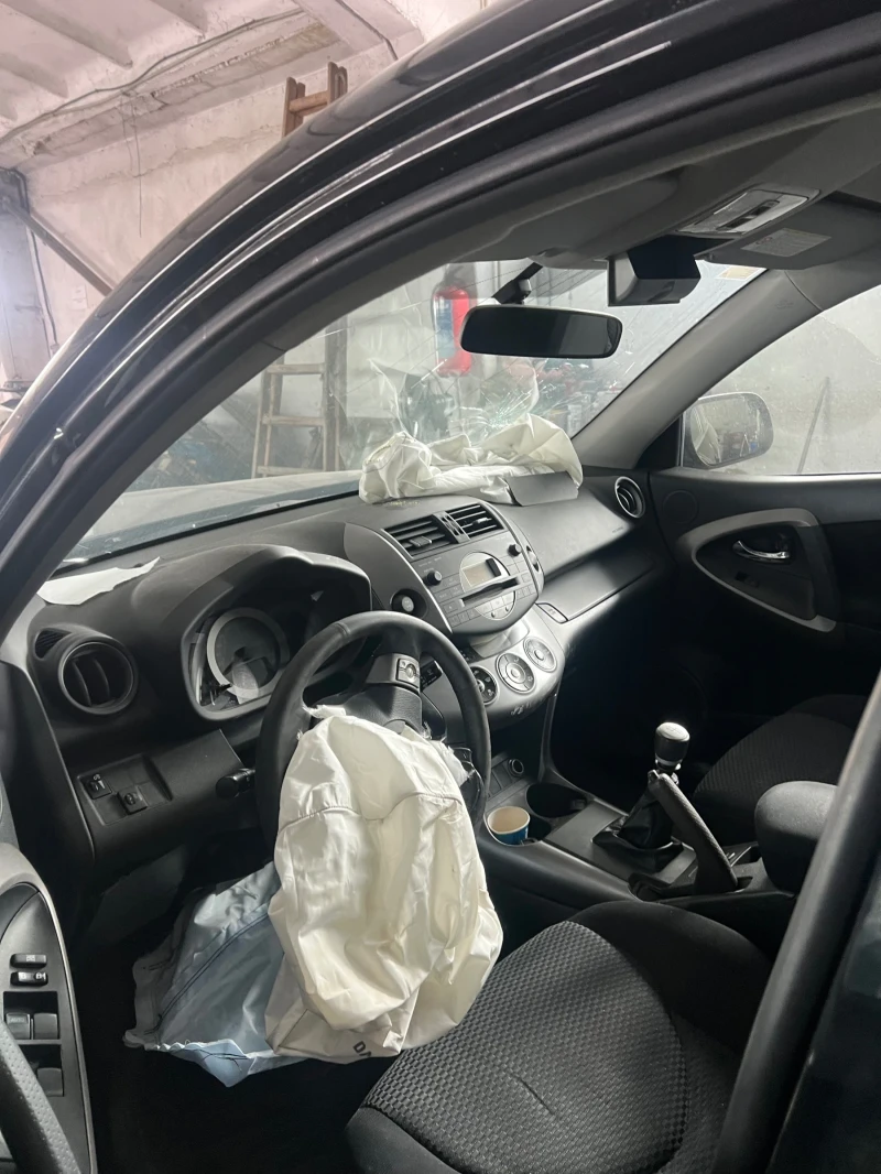 Toyota Rav4 2.2D4D, снимка 6 - Автомобили и джипове - 51670591