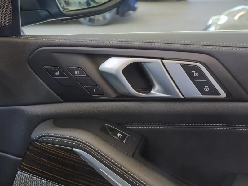 BMW X5 xDrive50e 21 Zoll* Iconic* Komfortsitze, снимка 10 - Автомобили и джипове - 52151781