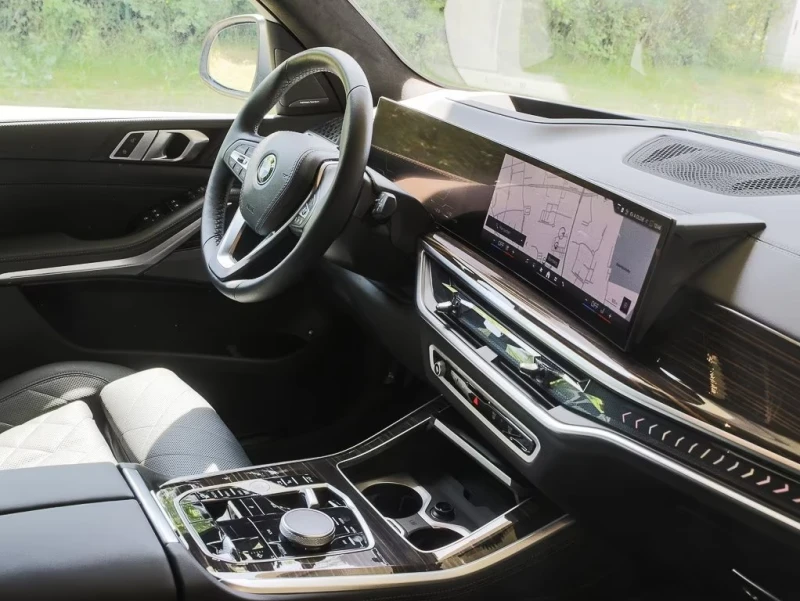 BMW X5 xDrive50e 21 Zoll* Iconic* Komfortsitze, снимка 8 - Автомобили и джипове - 52151781