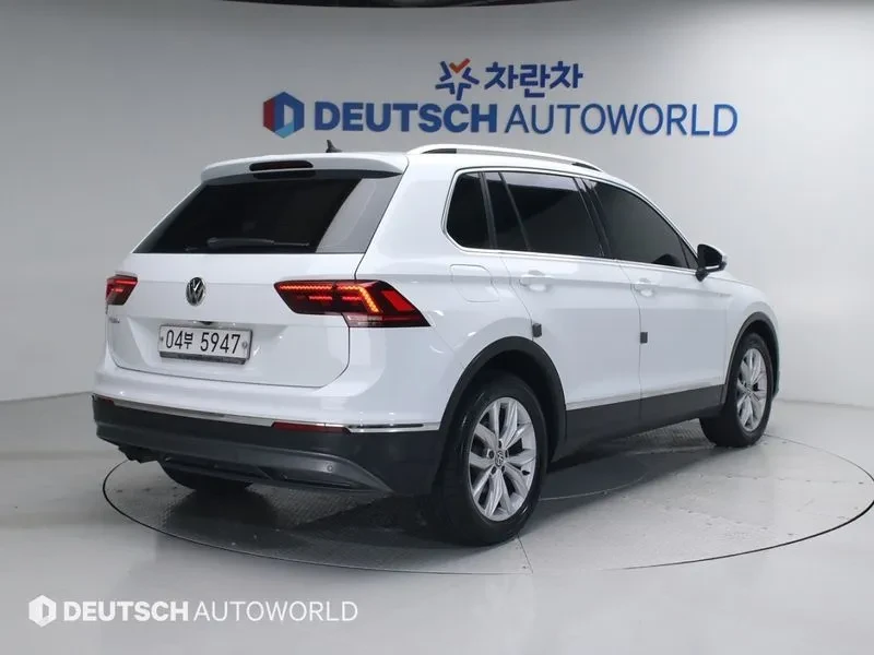 VW Tiguan 2.0 TDI PREMIUM, снимка 2 - Автомобили и джипове - 55295755