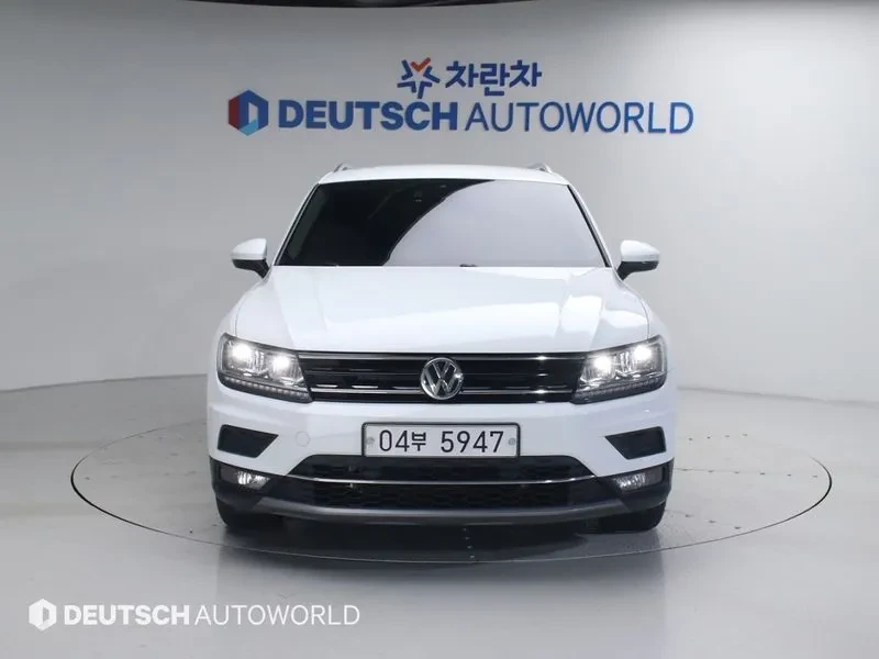 VW Tiguan 2.0 TDI PREMIUM, снимка 3 - Автомобили и джипове - 55295755