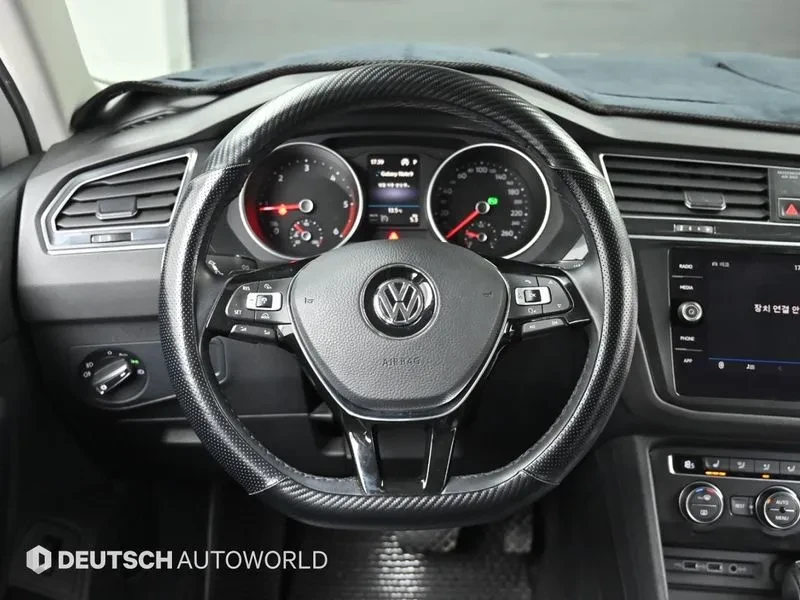 VW Tiguan 2.0 TDI PREMIUM, снимка 13 - Автомобили и джипове - 55295755