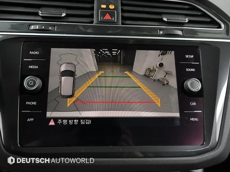 VW Tiguan 2.0 TDI PREMIUM, снимка 15 - Автомобили и джипове - 55295755