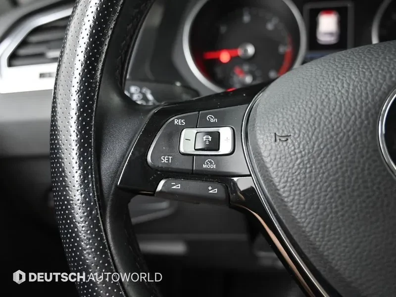 VW Tiguan 2.0 TDI PREMIUM, снимка 16 - Автомобили и джипове - 55295755