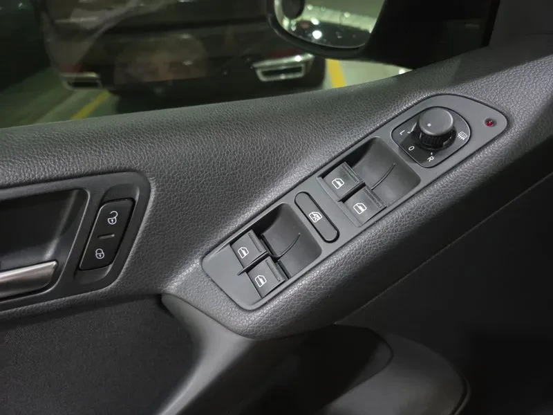 VW Tiguan 2.0 Tsi 5N, снимка 15 - Автомобили и джипове - 56112905